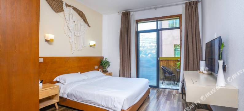 海口十三月泳池民宿图片