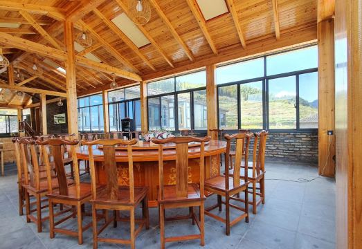 Chenghe County Chouling Cloud Half Room HomestayHotel Overview