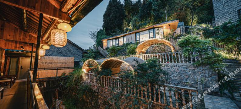 上房揭瓦·设计师花园美宿(芙蓉镇大瀑布店)图片