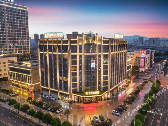 四季大酒店(百色万景城不夜街店)