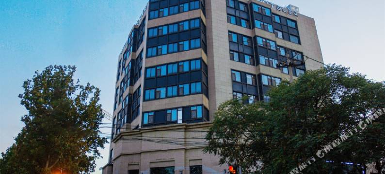 北京劲松地铁站亚朵酒店图片