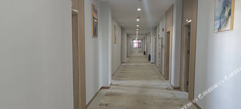 和政城投松鸣酒店图片