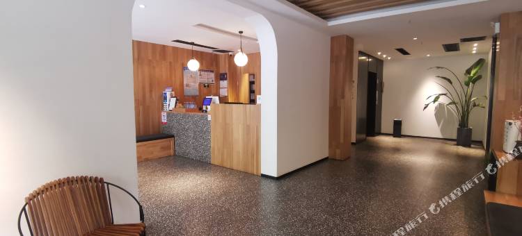 乐住酒店(襄阳沃尔玛民发广场店)图片