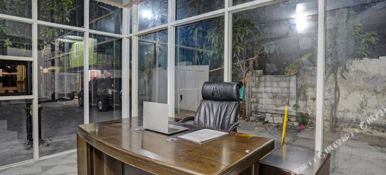 OYO 91653 哈加瓦拉蒙岸君悦伊斯兰酒店 近拉蒙岸体育中心(Grand Hagawa Syariah Near Alun Alun Lamongan RedPartner)图片