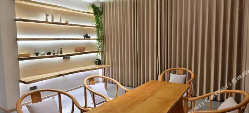 山前月下民宿(老君山店)图片