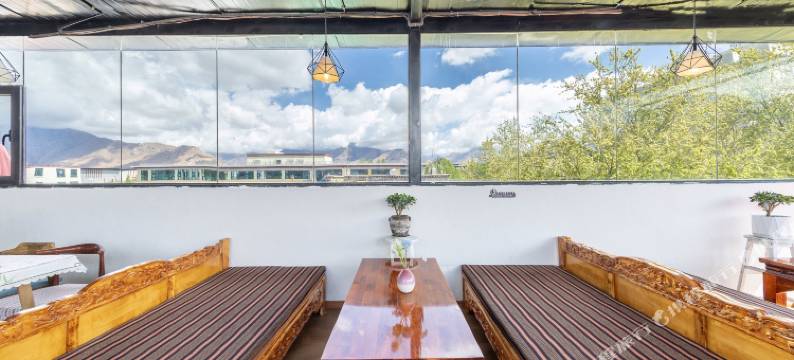 拉萨凡尘民宿(大昭寺八廓街店)图片