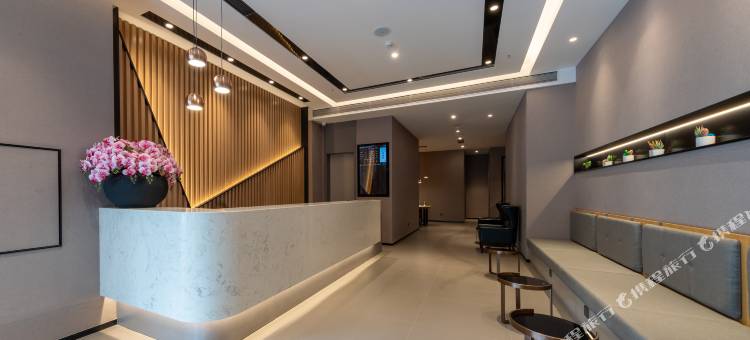 如家商旅酒店(深圳会展中心岗厦地铁站店)图片