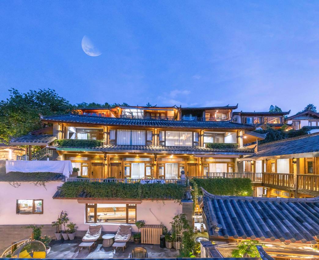 丽江古城·半山漫庭·日照金山雪山胜景观景度假民宿(四方街店)图片