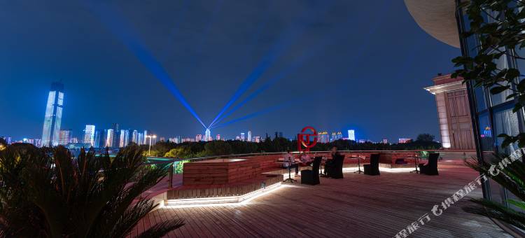 武汉江滩世茂凡象酒店(江汉路步行街店)图片