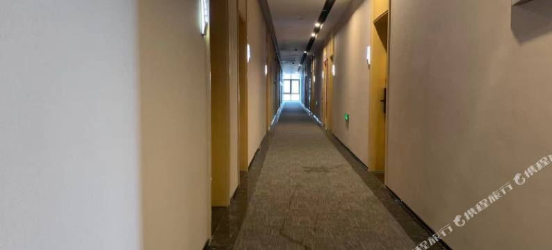 栖岸·设计LOFT影院公寓(南昌西站店)图片