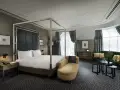 頂層轉角特大床套房