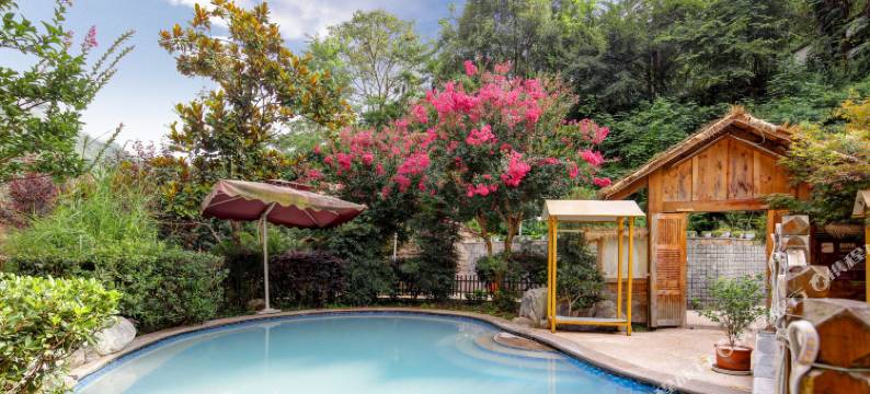 海螺沟贡嘎神汤温泉酒店图片