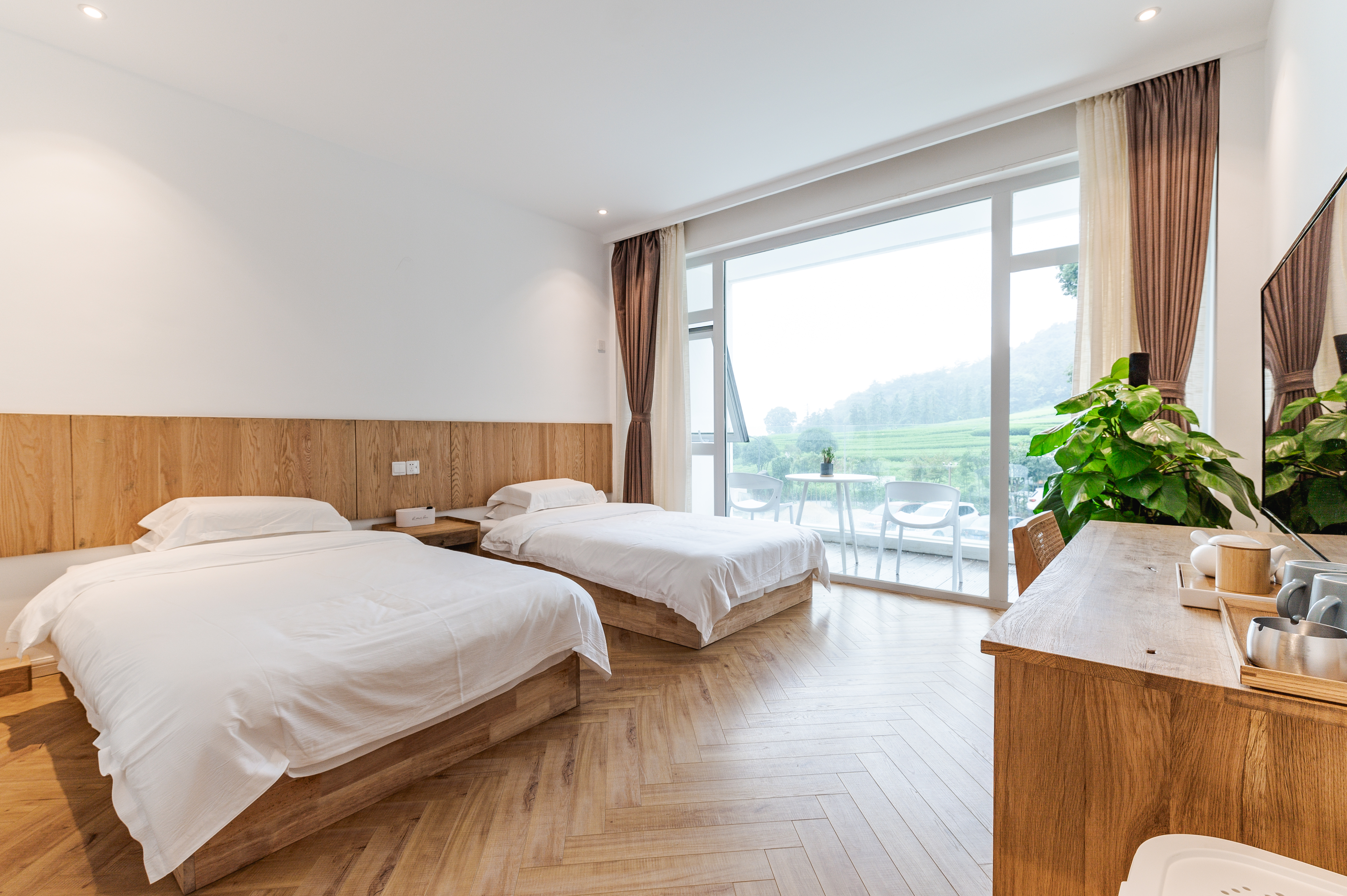 Hangzhou mountain is a beautiful place to stay Over view