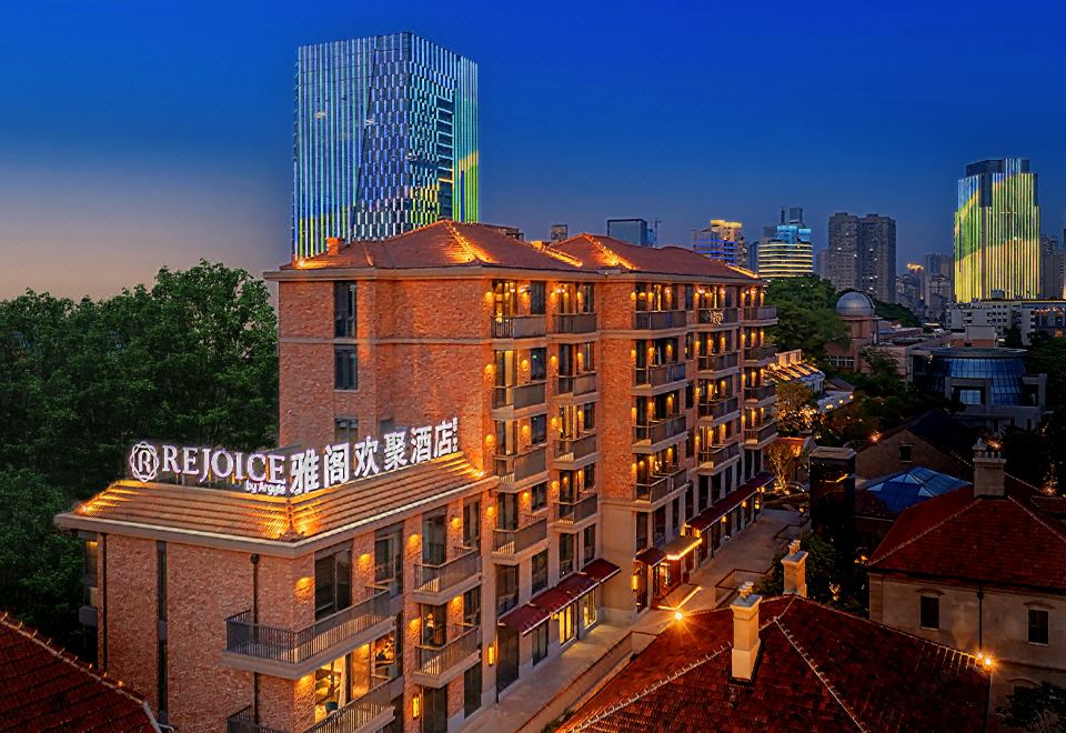 武汉雅阁欢聚酒店(黄鹤楼昙华林店)外景图