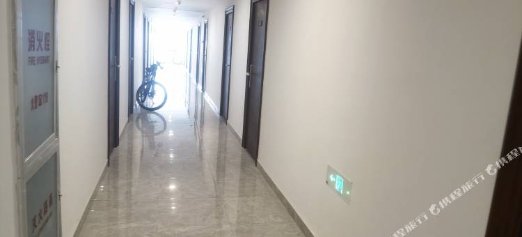 衢州依家公寓(高铁站万达广场店)图片