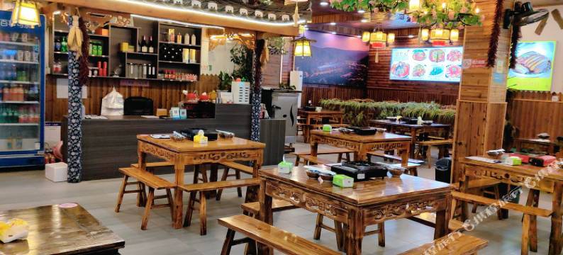 西江千户苗寨良栖山苑度假酒店(西门游客服务中心店)图片