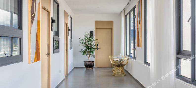 何舍·山舍供氧观景美宿(香格里拉独克宗古城龟山公园店)图片