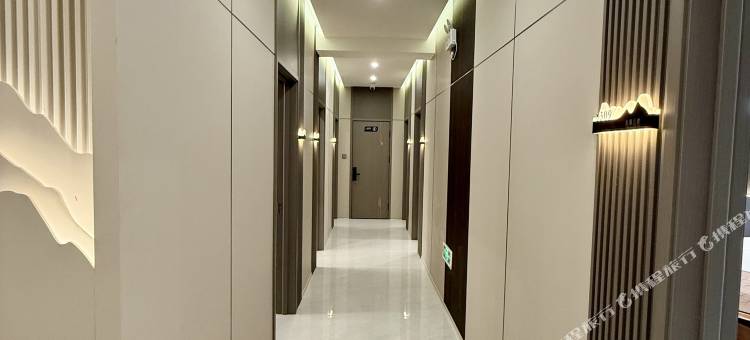 龙栖云畔智能宾馆图片