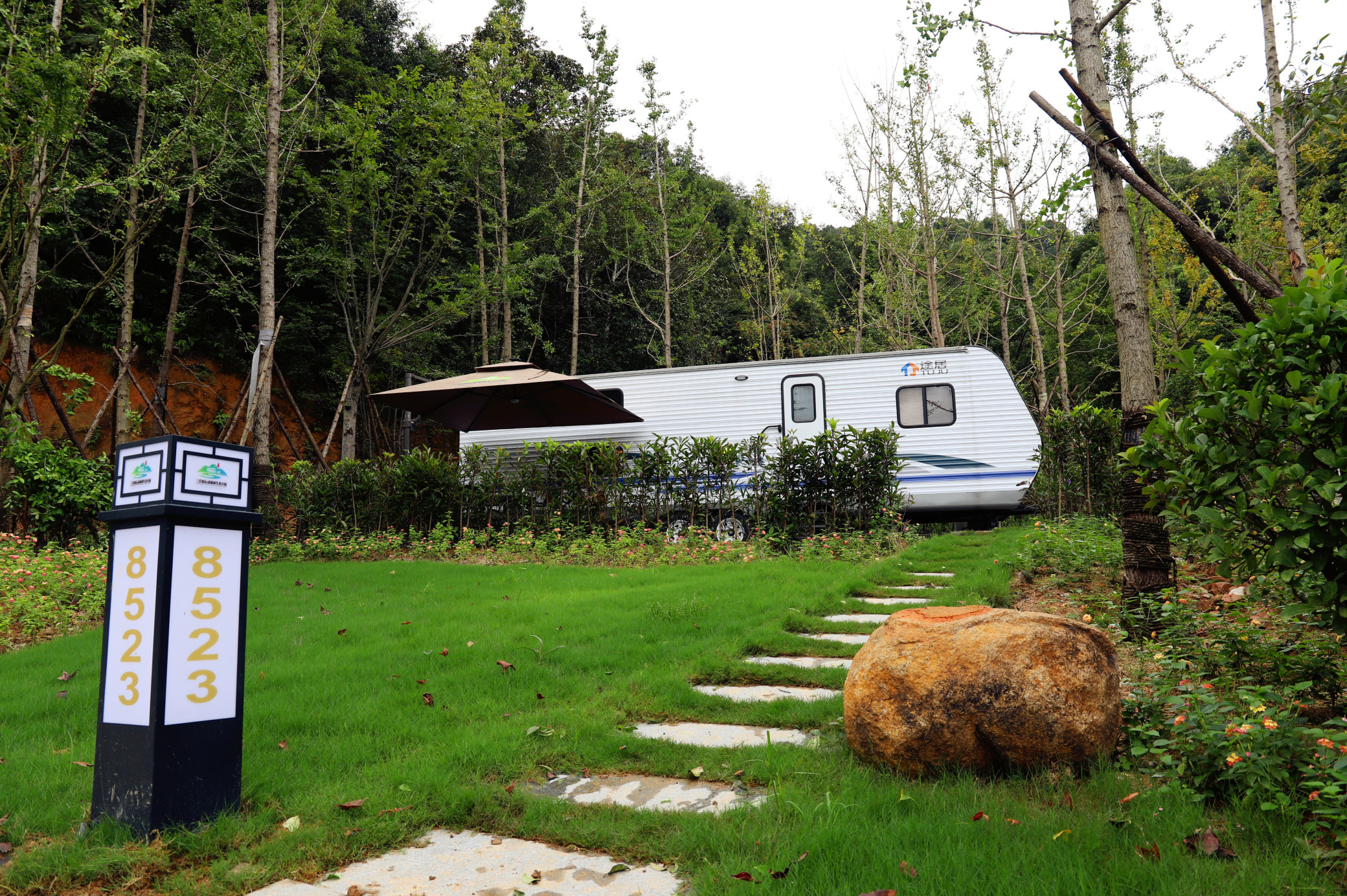 Sanbai Mountain Town Yingcui Lake Tribe Hotel Over view