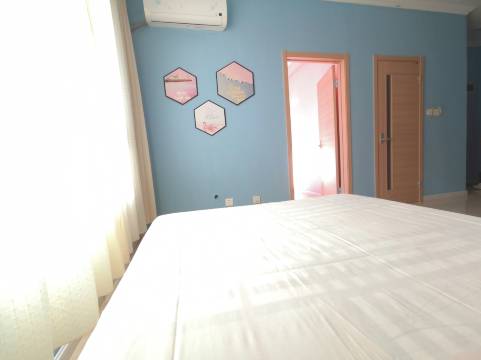 时尚快捷短租公寓(庄河西山湖畔店)