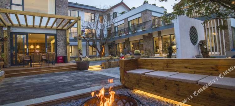 荒度余生AR-Xnn有风·光影美学丨° 既山野度假雪景酒店图片