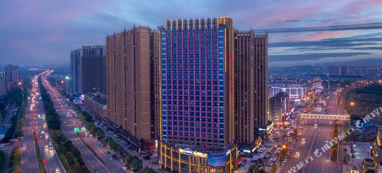 华良华天假日酒店(长沙黄花国际机场龙华地铁站店)图片