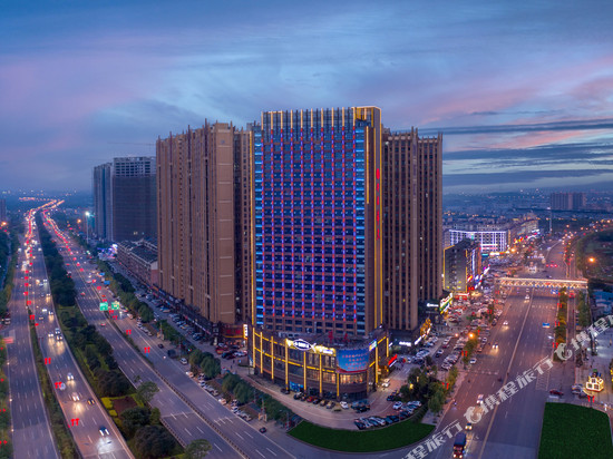 华良华天假日酒店(长沙黄花国际机场龙华地铁站店)