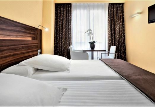 Exe Doña Carlota Hotel Overview