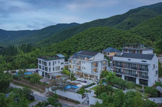 漫步山乡·莫干山法式温泉亲子溯溪轻奢美墅图片