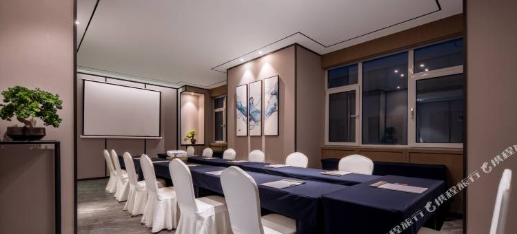 雨荷书香世家酒店(济南西站国际会展中心店)图片