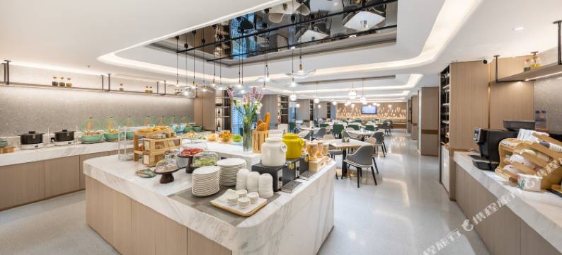 长沙岳麓区梅溪湖西地铁站亚朵酒店图片