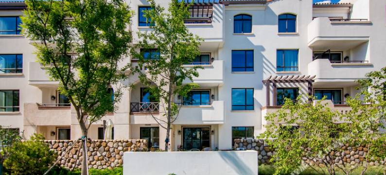 西海岸民宿(孤独图书馆礼堂店)图片