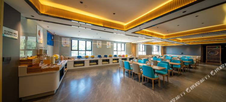 潮漫酒店(阿勒泰桦林公园店)图片