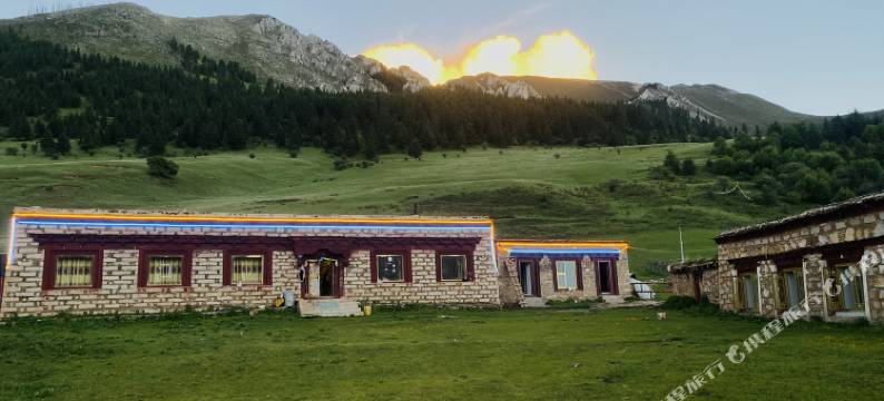 格聂雪域之家民宿图片