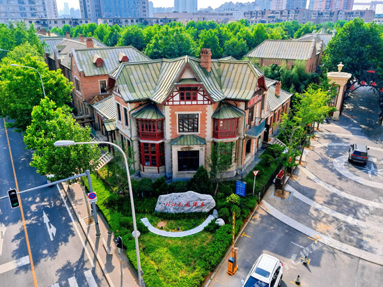 1896花园酒店(大连火车站中山广场店)