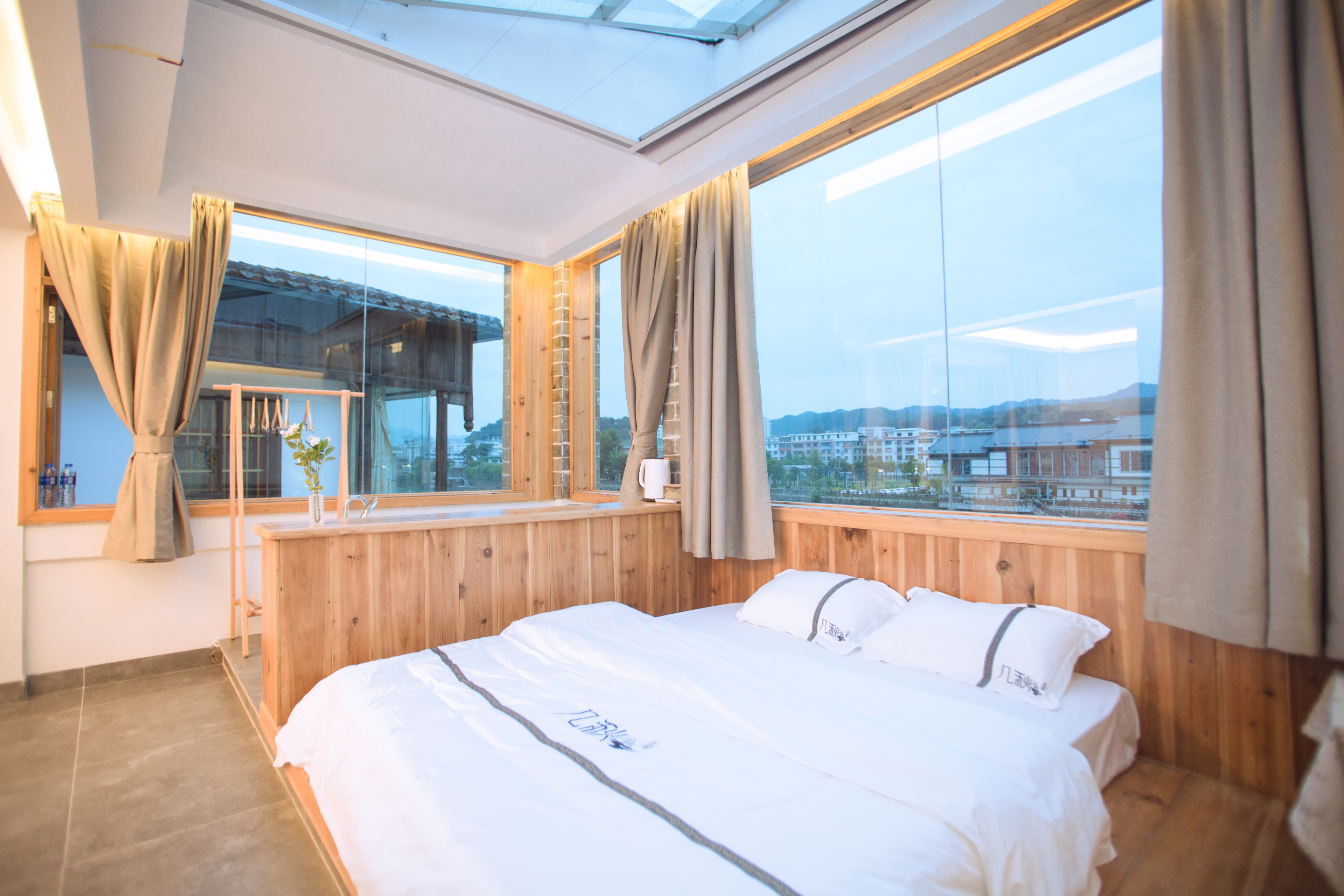 autumn inn Over view