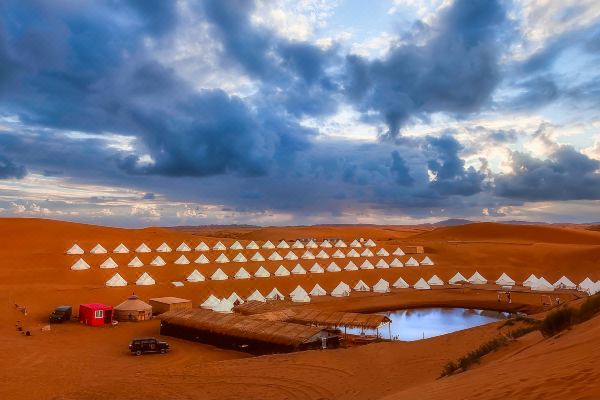 沙坡头腾格里沙漠星然国际帐篷露营酒店