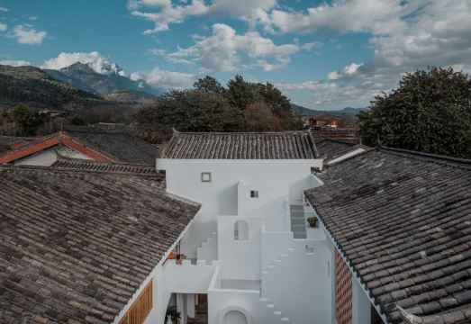 丽江吉奥古设计师城堡客栈外景图