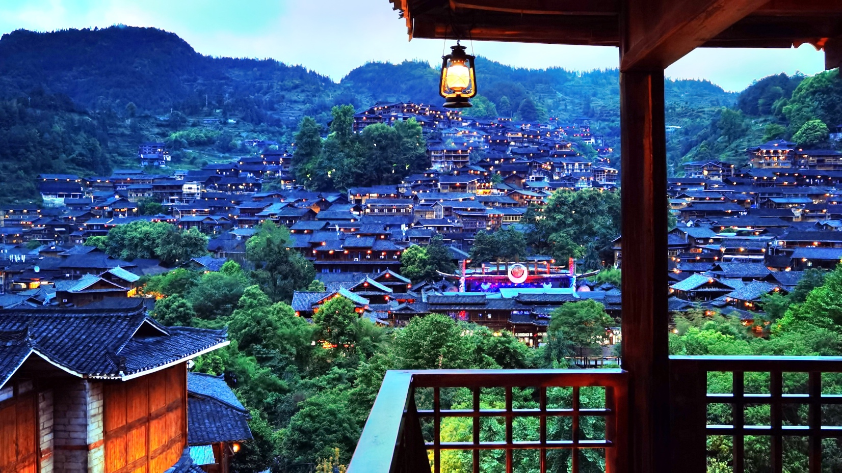 Xijiang Miaoli Banshan Yijing Inn Over view