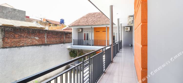 O 加鲁特酒店靠近塔罗贡广场(原维斯玛埃提加)(RedDoorz at Merdeka Street Garut)图片