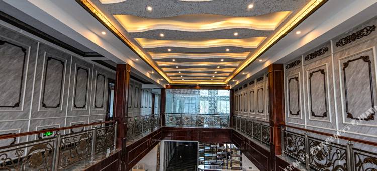 玛沁卿山国际酒店图片