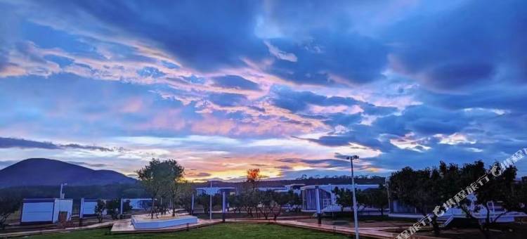 唐坊火山漫步太空舱宿营地图片