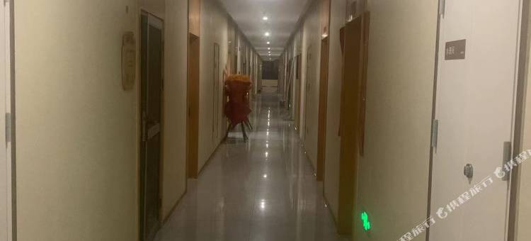 懒熊电竞酒店(南昌红谷滩万达广场店)图片
