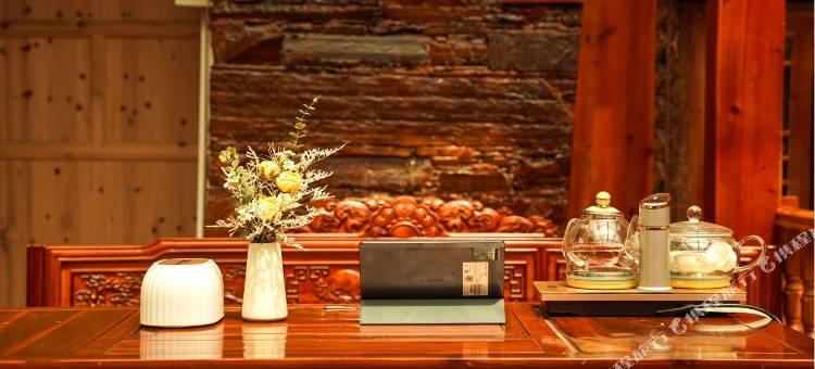 康定泽仁德登庄园民宿图片