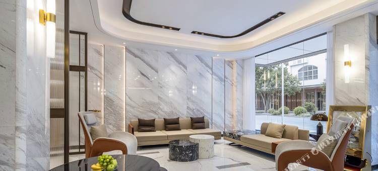 白玉兰酒店(平南中心广场店)图片