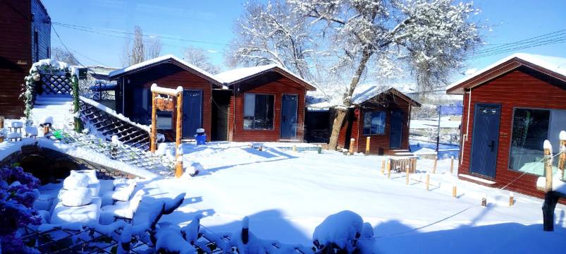 库尔德宁山与居民宿图片