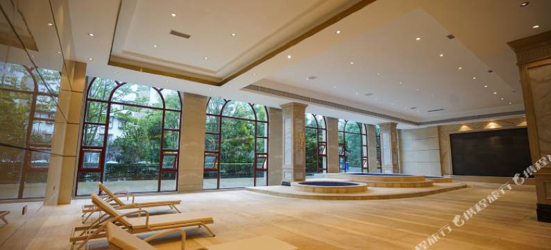 峨眉山橘子树汤泉酒店(马路桥美食街店)图片