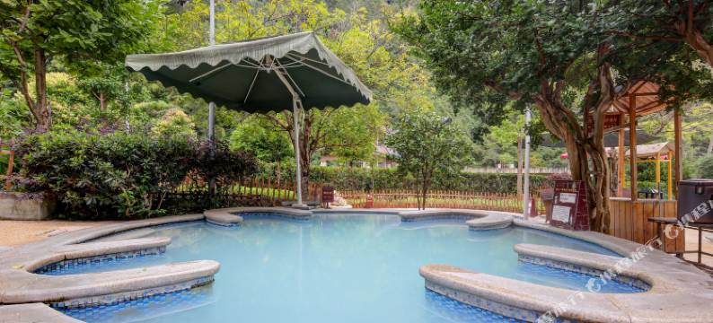 海螺沟贡嘎神汤温泉酒店图片