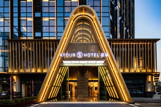 武汉楚河汉街中北路亚朵S酒店