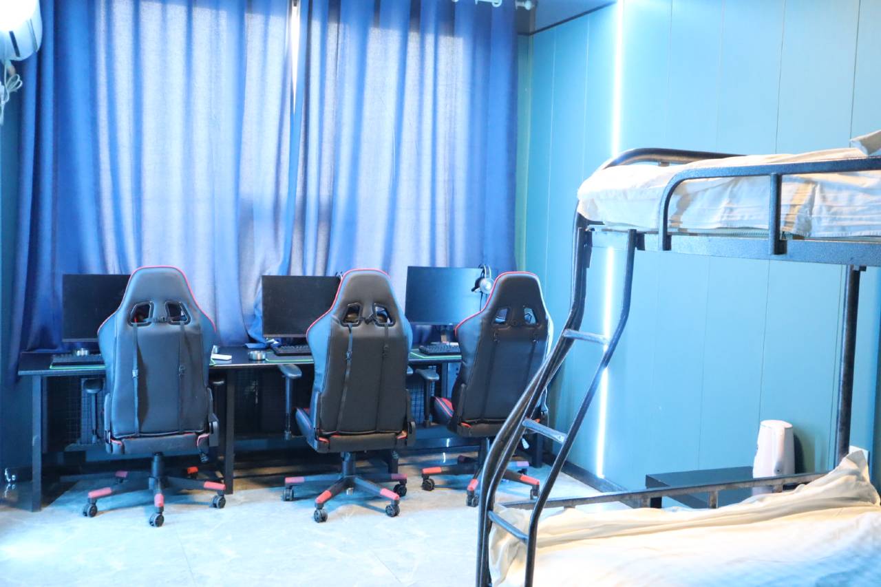 临沂鲁特电竞主题酒店